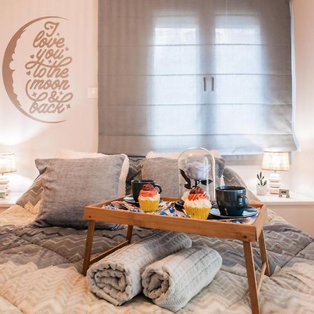 Luxury Seaside Apartment Next To Starbucks Opossite The Beach Park Of Flisvos Atina Dış mekan fotoğraf