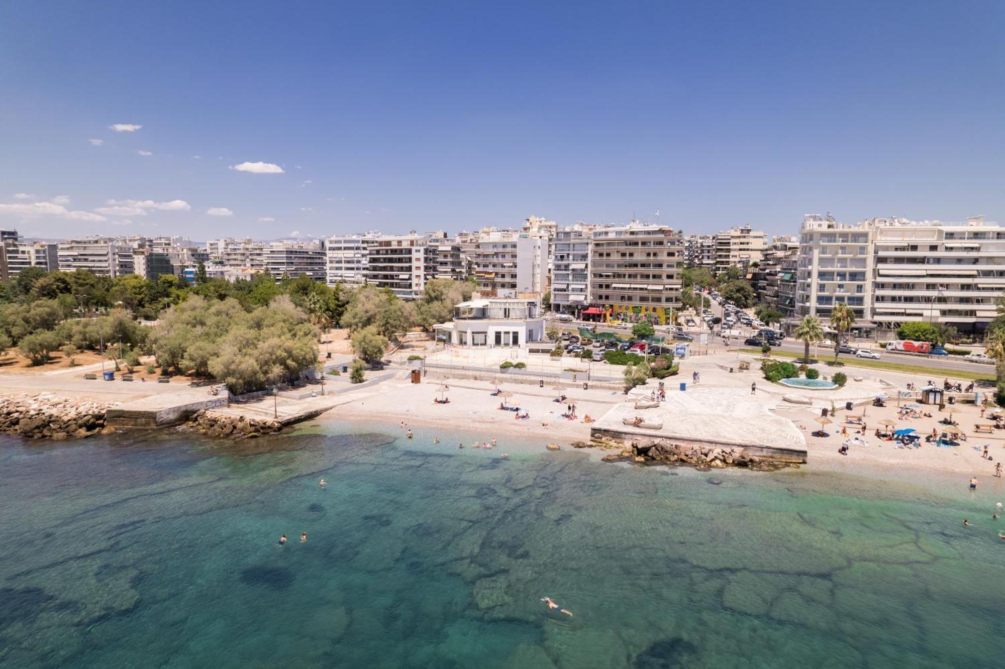 Luxury Seaside Apartment Next To Starbucks Opossite The Beach Park Of Flisvos Atina Dış mekan fotoğraf